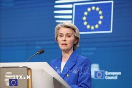 Chủ tịch Ủy ban châu Âu (EC) Ursula von der Leyen phát biểu trong một cuộc họp báo ở Brussels, Bỉ. (Ảnh: THX/TTXVN)