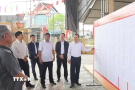 Danh sách cử tri, ứng cử viên đại biểu Quốc hội khóa XVI và đại biểu Hội đồng Nhân dân các cấp nhiệm kỳ 2026-2031 được niêm yết đầy đủ tại các thôn, bản, nhà văn hóa xã tỉnh Tuyên Quang. (Ảnh: Hoàng Hải/TTXVN)