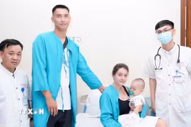 Sức khỏe bệnh nhi ổn định sau khi được gắp dị vật ra thành công. (Ảnh: TTXVN phát)