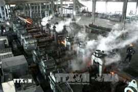 Ảnh minh họa dây chuyền sản xuất thép. (Ảnh: Huy Hùng/TTXVN)