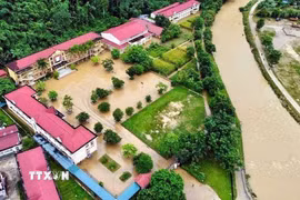 Mưa lớn gây ngập úng khu vực trung tâm xã Lâm Bình, tỉnh Tuyên Quang. (Ảnh: TTXVN phát)
