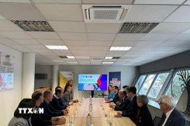 Đoàn công tác Đại sứ quán Việt Nam tại Pháp do Đại sứ Đinh Toàn Thắng dẫn đầu làm việc với Hiệp hội Doanh nghiệp vùng Pyrénées-Orientales. (Ảnh: Đào Dũng/TTXVN)