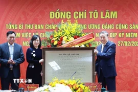 Tổng Bí thư Tô Lâm đến thăm, làm việc với Bộ Y tế và chúc mừng ngành Y tế nhân dịp kỷ niệm 70 năm ngày Thầy thuốc Việt Nam (27/2/1955-27/2/2025). (Ảnh: Thống Nhất/TTXVN)