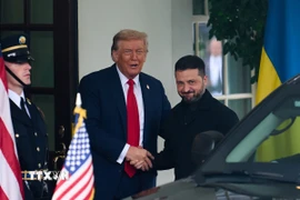 Chiều 18/8/2025, Tổng thống Mỹ Donald Trump (thứ 2, trái) đã có cuộc gặp với Tổng thống Ukraine Volodymyr Zelensky (phải) tại Nhà Trắng để thảo luận về những vấn đề then chốt liên quan đến việc kết thúc cuộc xung đột Nga-Ukraine. (Nguồn: THX/TTXVN)