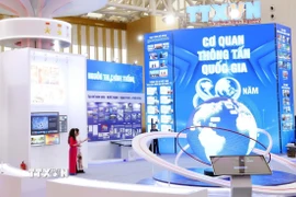 Khu trưng bày của TTXVN giới thiệu hành trình 80 năm cơ quan thông tấn quốc gia ra đời, xây dựng, phát triển và đồng hành cùng đất nước, với thông điệp “Nguồn tin chính thống - Dòng tin chủ lực.” (Ảnh: Phạm Kiên/TTXVN)
