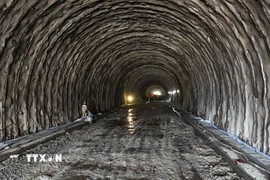 Hầm Đèo Ngang mở rộng đã được khoan thông, vượt tiến độ gần 1 tháng. (Ảnh: Hữu Quyết/TTXVN) 