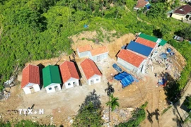 Khu tái định cư xen ghép tổ 3 Trà Lạc, xã Thanh Bồng, đảm bảo nơi ở an toàn cho 9 hộ dân trước mùa mưa bão. (Ảnh: Phạm Cường/TTXVN)