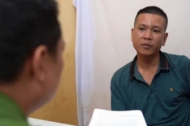 Đối tượng Lê Đức Hạnh tại cơ quan điều tra. (Ảnh: Báo Nhân dân)