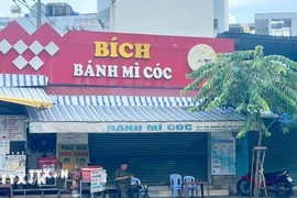Tiệm Bánh mỳ cóc cô Bích tại địa chỉ 112A Nguyễn Thái Sơn đã tạm ngừng kinh doanh sau khi nhiều người nhập viện do ngộ độc thực phẩm. (Ảnh: Đinh Hằng/TTXVN)