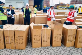 Lực lượng Hải quan phát hiện, bắt giữ nhiều sản phẩm nhập khẩu nghi vấn hàng giả mạo nhãn hiệu. (Nguồn: Hải quan)