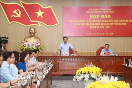 Trưởng Ban Tuyên giáo và Dân vận Tỉnh ủy Cà Mau Hồ Trung Việt phát biểu tại buổi họp báo. (Ảnh: Huỳnh Anh/TTXVN)