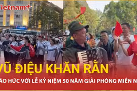Háo hức với "Vũ điệu khăn rằn" trong đại lễ kỷ niệm 50 năm giải phóng miền Nam