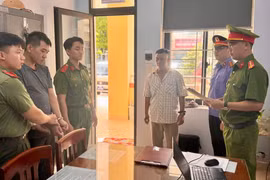 Cơ quan chức năng thi hành lệnh khởi tố và tạm giam 4 tháng đối với bị can Nguyễn Anh Duy. (Ảnh: Báo Gia Lai)