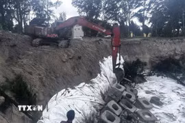 Khu vực sạt lở nghiêm trọng nhất tại bờ biển An Bàng, thuộc khối phố Tân Thạnh, phường Hội An Tây đã được bảo vệ tạm thời trước khi bão số 12 đổ bộ. (Ảnh: Đoàn Hữu Trung/TTXVN)