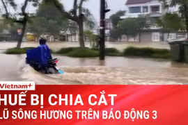 Lũ lên cao gây ngập trên diện rộng ở Huế, hàng trăm hộ dân phải di dời khẩn cấp