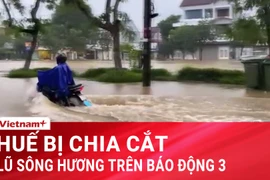 Lũ lên cao gây ngập trên diện rộng ở Huế, hàng trăm hộ dân phải di dời khẩn cấp
