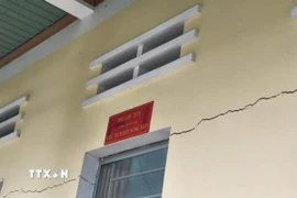 Vụ nổ dưới lòng đất tại xã Ia Rsai, tỉnh Gia Lai chưa xác định được nguyên nhân, khiến nhiều nhà công vụ và nhà dân bị nứt tường ngang, dọc. (Ảnh: Hồng Điệp/TTXVN)