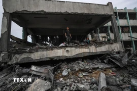 Một trường học bị phá hủy sau cuộc không kích của Israel xuống Jabalia, phía Bắc Gaza. (Ảnh: THX/TTXVN)