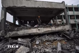 Một trường học bị phá hủy sau cuộc không kích của Israel xuống Jabalia, phía Bắc Gaza. (Ảnh: THX/TTXVN)