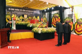 Tổ chức trọng thể Lễ An táng nguyên Phó Chủ tịch Hội đồng Bộ trưởng Đoàn Duy Thành tại quê nhà. (Ảnh: Hoàng Ngọc/TTXVN)