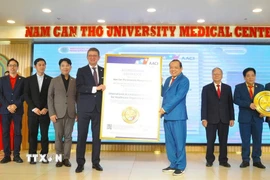 Bệnh viện Đại học Nam Cần Thơ đón nhận kiểm định chất lượng theo tiêu chuẩn Hoa Kỳ AACI (American Accreditation Commission International). (Ảnh: Ánh Tuyết/TTXVN)