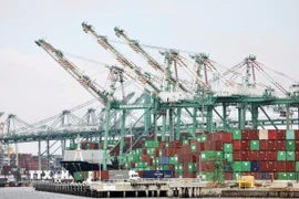Cảng hàng hóa Long Beach, bang California, Mỹ. (Ảnh: THX/TTXVN)