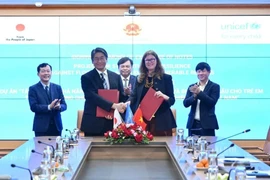 Lễ ký kết trao đổi Công hàm giữa Đại sứ Nhật Bản tại Việt Nam Ito Naoki và bà Silvia Danailov, Trưởng Đại diện UNICEF tại Việt Nam dưới sự chứng kiến của Thứ trưởng Nguyễn Hoàng Hiệp. (Nguồn: Bộ Nông nghiệp và Môi trường)