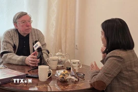 Ông Victor Petrov trả lời phỏng vấn phóng viên TTXVN tại Nga. (Ảnh: TTXVN phát)