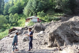 Khu vực bị tàn phá do mưa lớn tại Muzaffarabad thuộc Azad Kashmir do Pakistan quản lý, ngày 15/8/2025. (Ảnh: AA/TTXVN)