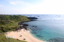 Đặc khu Phú Quý (Lâm Đồng) với nét hoang sơ, biển đẹp và sạch là điều kiện thuận lợi hướng đến mục tiêu trở thành điểm đến tiêu biểu về du lịch xanh. (Ảnh: Nguyễn Thanh/TTXVN)