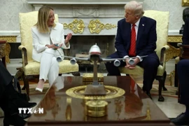 Tổng thống Mỹ Donald Trump và Thủ tướng Italy Giorgia Meloni lạc quan về khả năng có thể đạt được thỏa thuận thuế quan giữa Mỹ và Liên minh châu Âu. (Ảnh: REUTERS/TTXVN)
