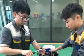 Giờ học của sinh viên lớp cao đẳng công nghệ ô tô K7A1, K7A2, Trường Cao đẳng Việt - Hàn Quảng Ninh.