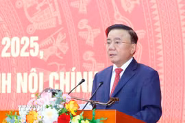 Đồng chí Trần Cẩm Tú, Uỷ viên Bộ Chính trị, Thường trực Ban Bí thư phát biểu chỉ đạo hội nghị. (Ảnh: Phương Hoa/TTXVN)