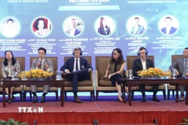 Các chuyên gia thảo luận cơ hội hợp tác Việt Nam-EU tại diễn đàn. (Ảnh: Xuân Anh/TTXVN)
