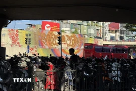 Cận cảnh bãi trông giữ xe dưới gầm cầu tại Thủ đô Hà Nội