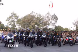 Ngay sau lễ ra quân, lực lượng công an Thành phố Hồ Chí Minh triển khai tuần tra trên các tuyến đường, khu dân cư và địa bàn phức tạp. (Ảnh: Huyền Trang/TTXVN)