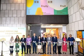 Lễ cắt băng khai trương Không gian ASEAN tại Seoul. (Ảnh: Khánh Vân/TTXVN)