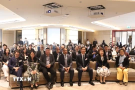 Ông Lê Hữu Phúc (hàng đầu, thứ 3 từ trái sang), Tham tán thương mại Việt Nam tại Thái Lan, tại một Diễn đàn doanh nghiệp Thái Lan-Việt Nam năm 2025. (Ảnh: Đỗ Sinh/TTXVN)
