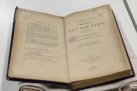 Tác phẩm in bằng chữ Quốc ngữ in năm 1883. (Ảnh minh họa: Thu Hà/TTXVN)