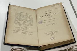 Tác phẩm in bằng chữ Quốc ngữ in năm 1883. (Ảnh minh họa: Thu Hà/TTXVN)