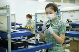 Sản xuất thiết bị di động thông minh tại Khu công nghiệp Yên Bình, Thái Nguyên. (Ảnh: Sở Công thương Thái Nguyên)