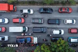 4 làn ô tô nối đuôi nhau hướng về trung tâm Hà Nội sau kỳ nghỉ Tết Nguyên Đán. (Ảnh: Phan Phương/TTXVN)