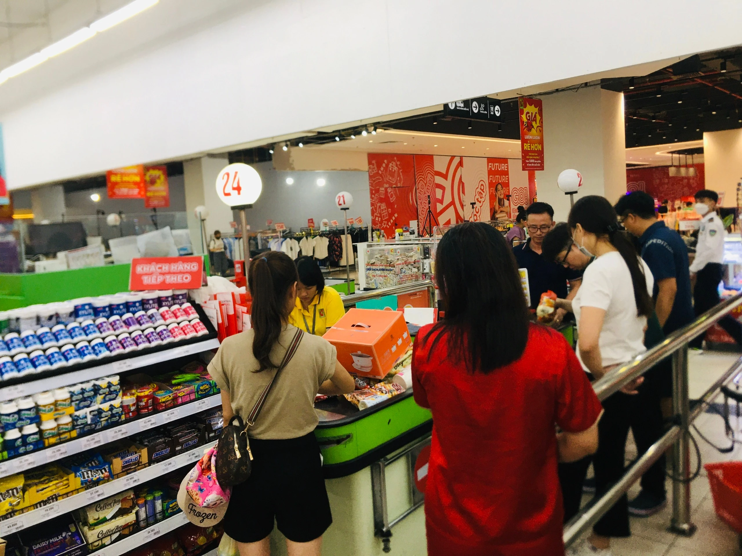Giá cả thị trường ngày 29 Tết Bính Ngọ ổn định, nguồn cung hàng hóa dồi dào