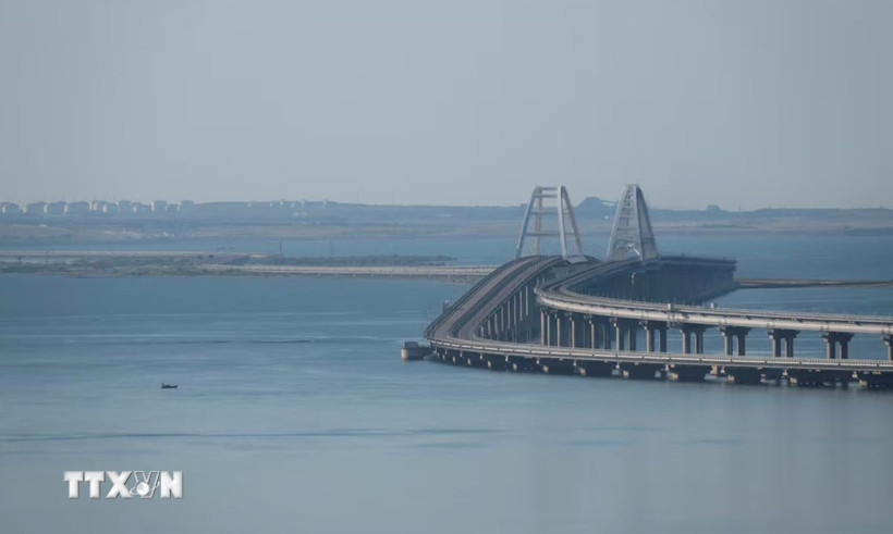 Hai tàu gặp nạn khi di chuyển qua Eo biển Kerch. (Ảnh: REUTERS/TTXVN)