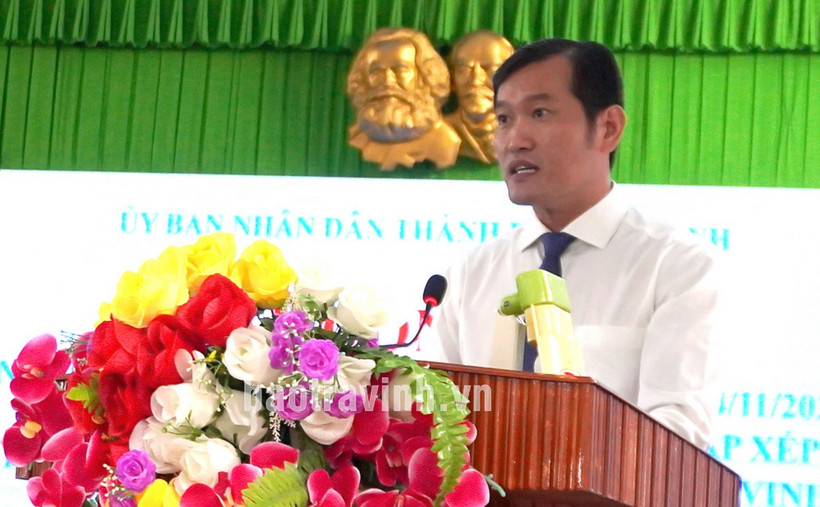 Ông Nguyễn Văn Nhủ, Phó Bí thư Thành ủy, Chủ tịch UBND thành phố Trà Vinh, phát biểu tại buổi lễ. (Nguồn: Báo Trà Vinh)