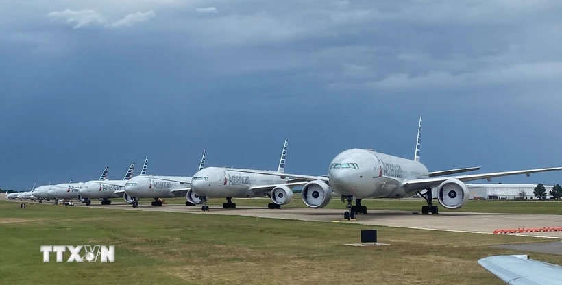 Máy bay Boeing 777 của Hãng hàng không American Airlines (Mỹ) tại sân bay quốc tế Tulsa, Oklahoma. (Ảnh: AFP/TTXVN)