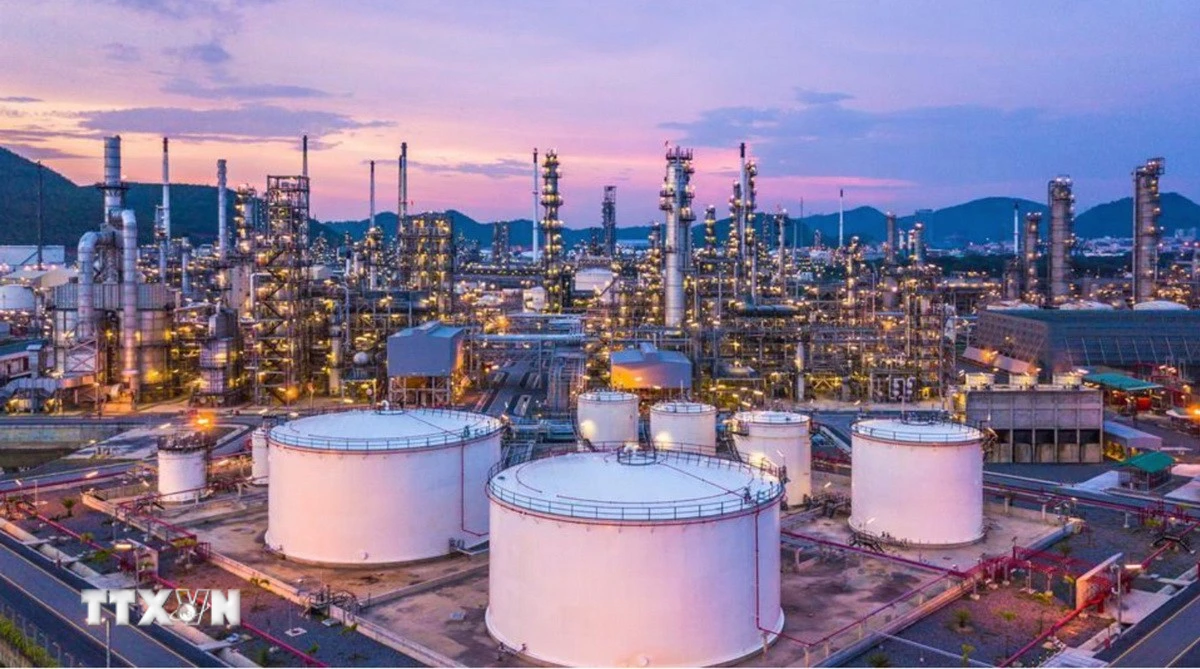 OPEC cân nhắc tăng sản lượng dầu thêm 137.000 thùng mỗi ngày