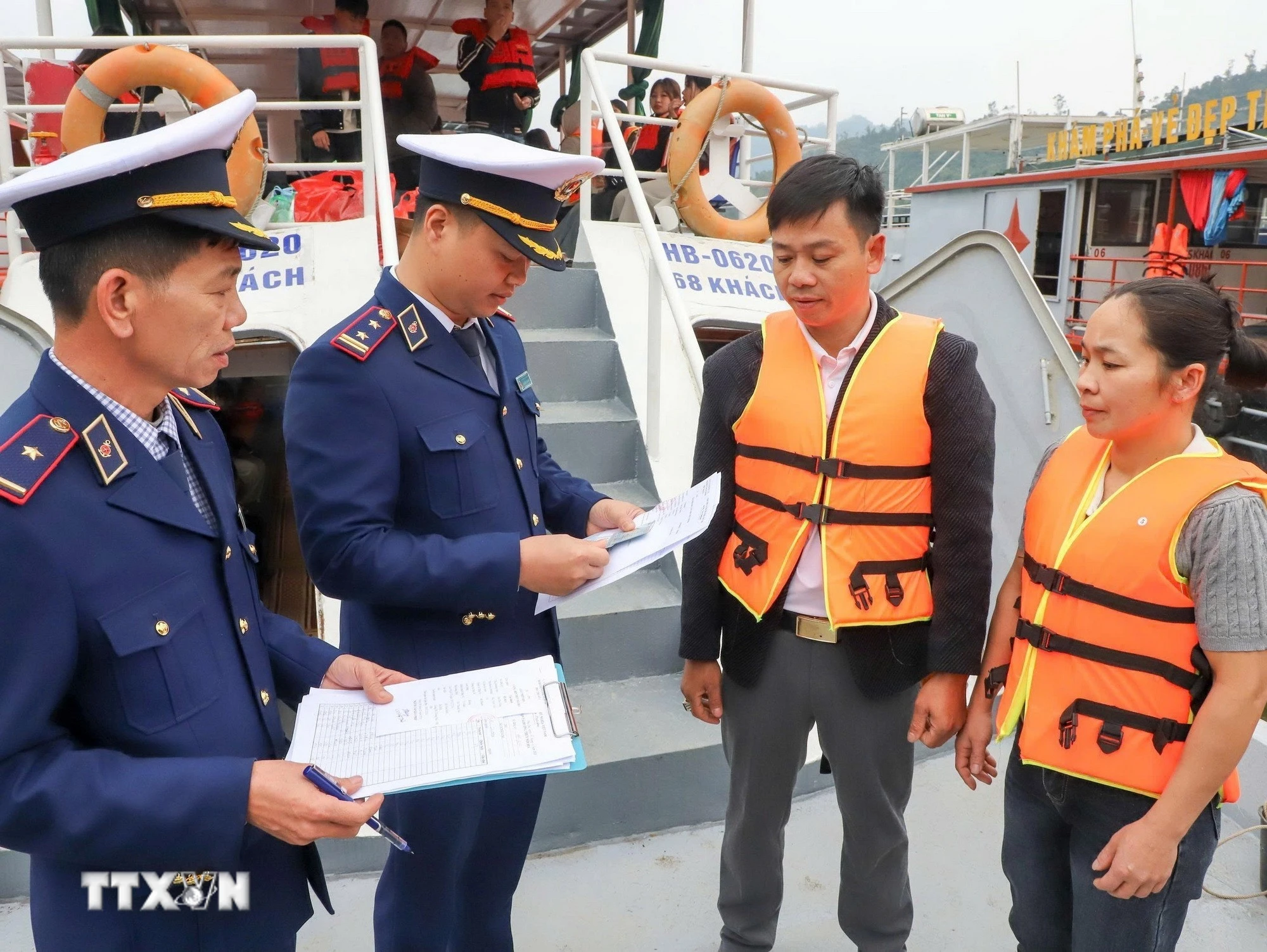 Phú Thọ siết chặt quản lý giao thông đường thủy nội địa khu vực lòng hồ sông Đà