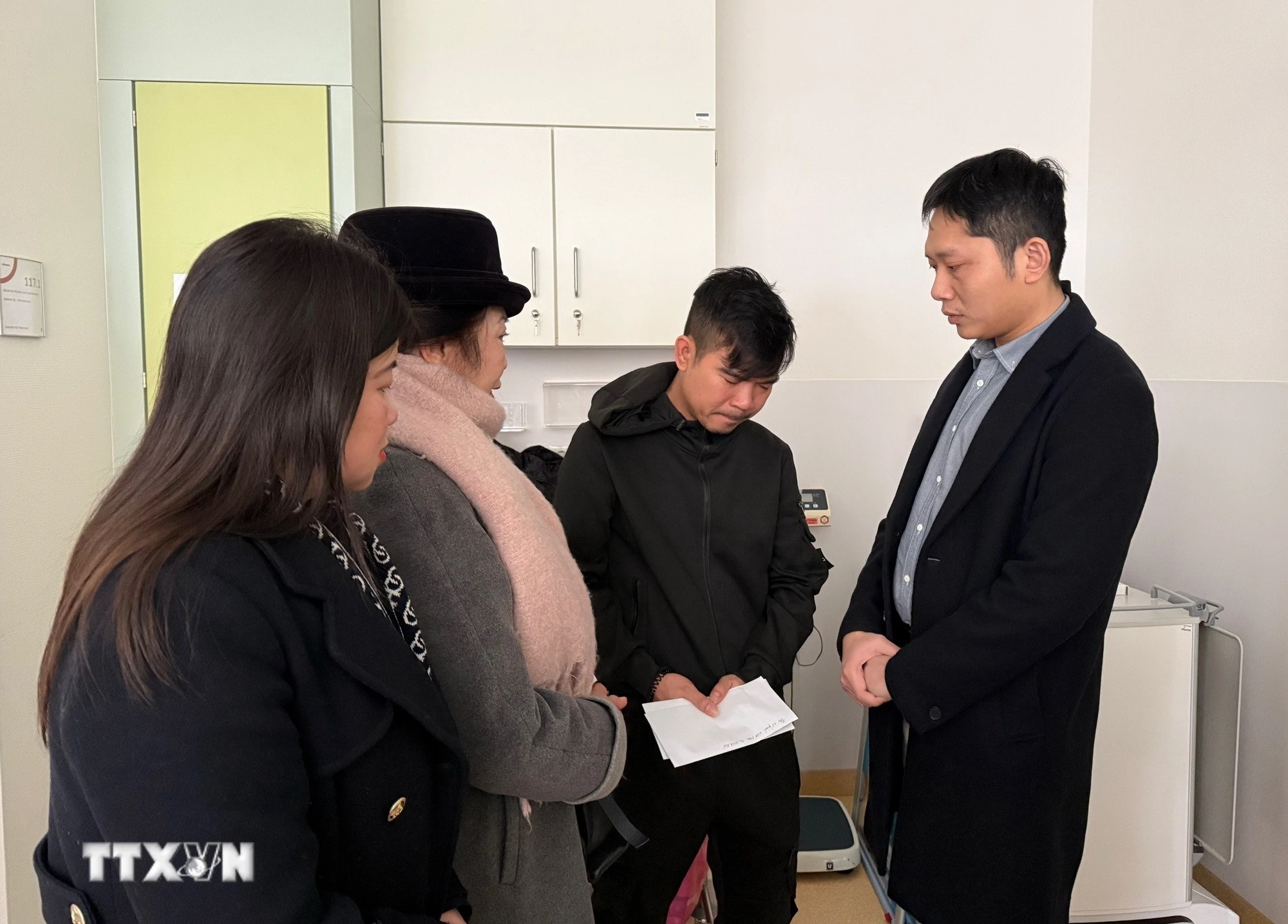 Đại sứ quán Việt Nam tại Đức thăm hỏi gia đình nạn nhân vụ cháy Berlin