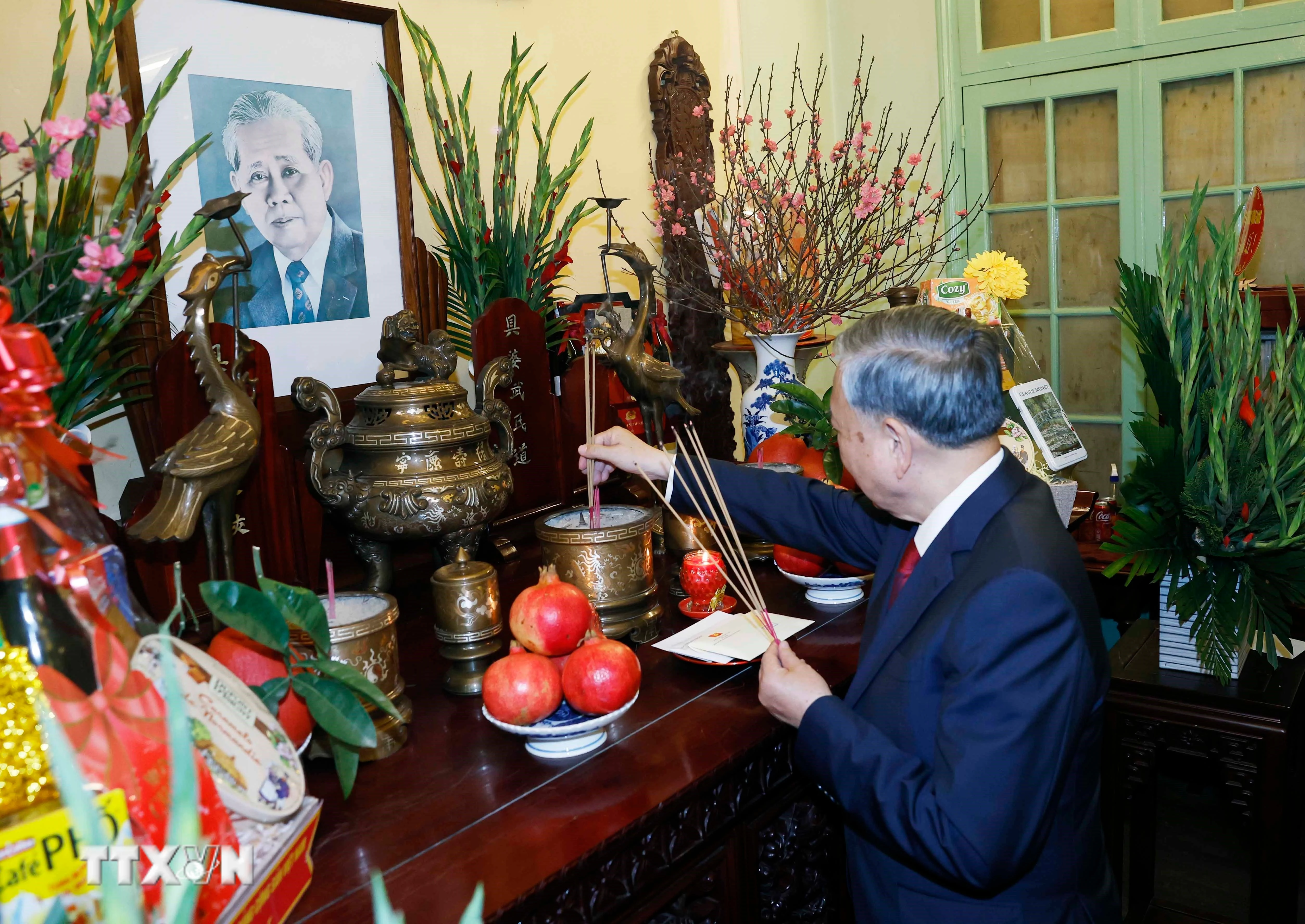 Tổng Bí thư thắp hương tưởng nhớ các đồng chí lãnh đạo Đảng, Nhà nước đã từ trần